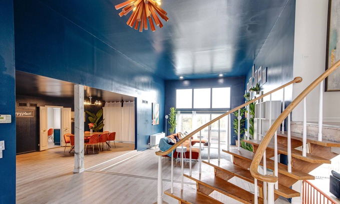 Highland Park House | Sunset Manor: Opulent Mansion, Ultimate Serenity Awaits