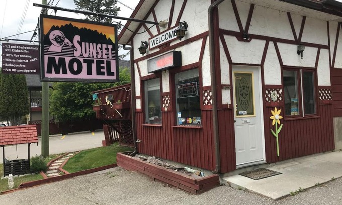 East Kootenay Hotel | Sunset Motel