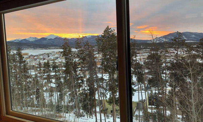 Fraser House | Sunset Mountain View Townhome and Winter Park Ski/Hike/Bike Hub