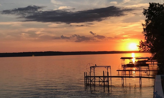 Town of Ledyard Cottage | Sunset Paradise, lakefront on Cayuga Lake w/ Hot Tub, Screened Porch & Boat Lift