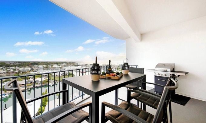 Larrakeyah Apartment | Sunset Penthouse Unique Panoramic Rooftop Retreat
