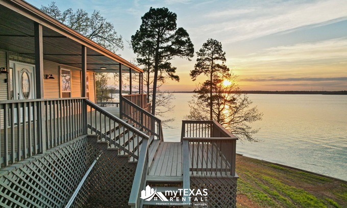 Dogwood House | Sunset Retreat on Lake Bob Sandlin