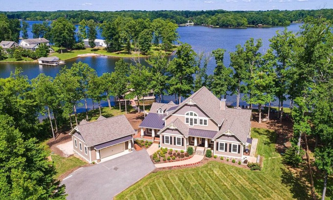Bumpass House | Sunset Shores - Luxury by B. Michael's Escapes