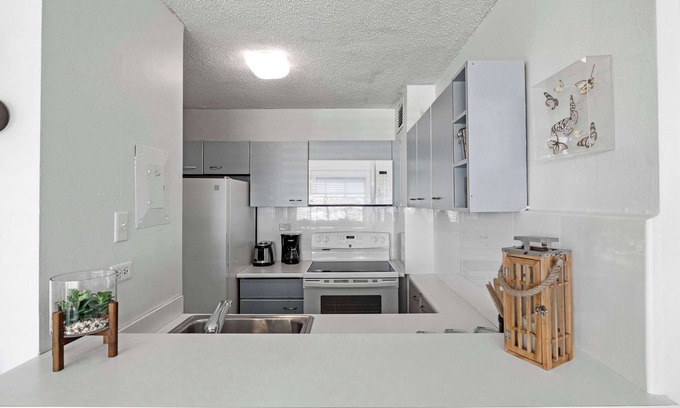 Vilomar Apartment | Sunset View | Beachfront Getaway in Luquillo!