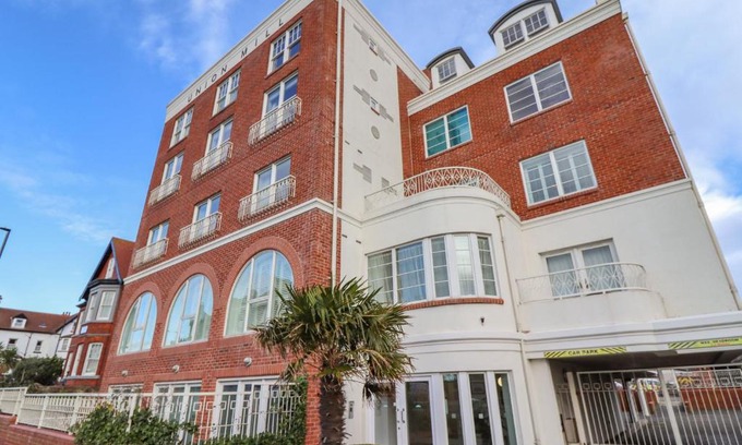West Cliff Apartment | Sunset View