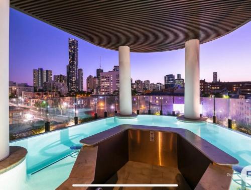 Fortitude Valley Apartment | SUNSET VIEW Resort Apartment BEST LOCATION