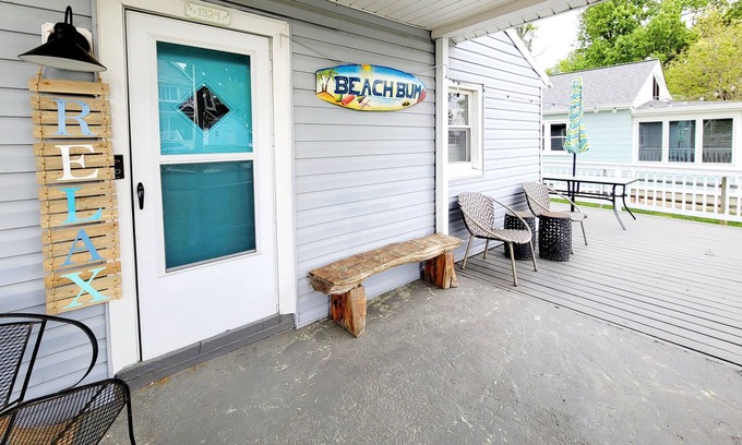 Colonial Beach Cottage | Sunset Views, Grilling, Short Walk to The Beach ~ Located on the Point