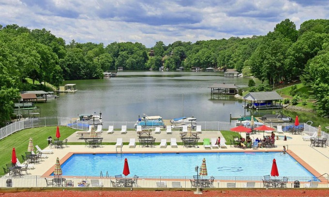 North Shore Condo | SUNSET VIEWS-Pristine WATERFRONT Penthouse Condo on SML- Boat Slip Available