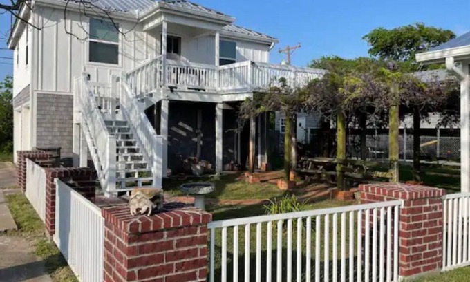 Long Mott Apartment | Sunsets on the ocean view - steps to Seadrift lighted fishing pier. Hurry here!