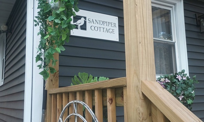 Narragansett House | Sunsets, Surf and Serenity at Sandpiper Cottage!