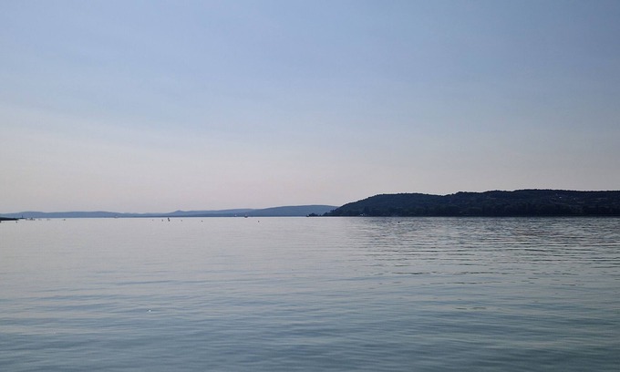 Szantod House | Sunshine Beach House DIRECTLY ON THE LAKE, ROWBOAT, Garden/barbecue island, WiFi