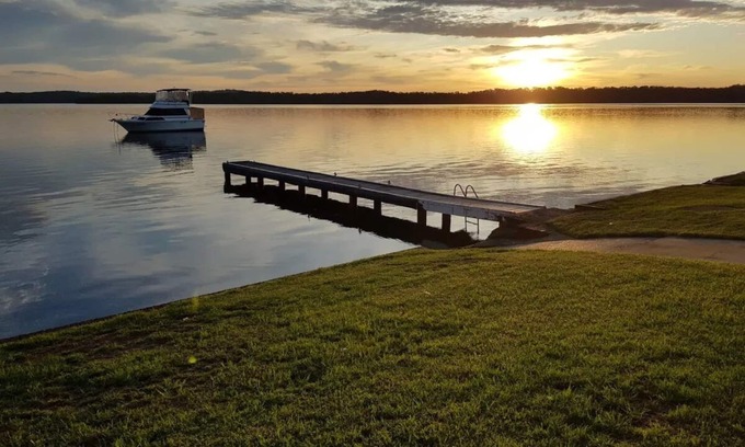 Lake Macquarie City Council House | "Sunshine On The Water" Absolute Waterfront & Jetty. Paradise at your doorstep.