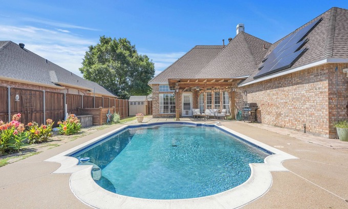 Rowlett House | Sunshine & Poolside Hideaway.