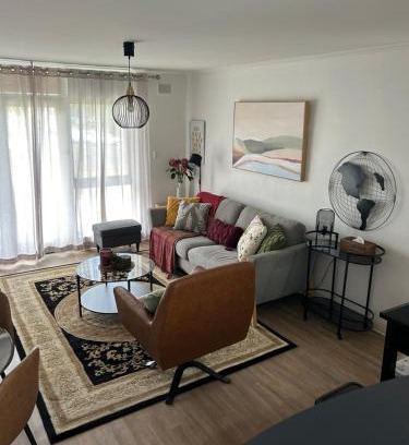 Brahma Lodge Apartment | Sunshine Seven