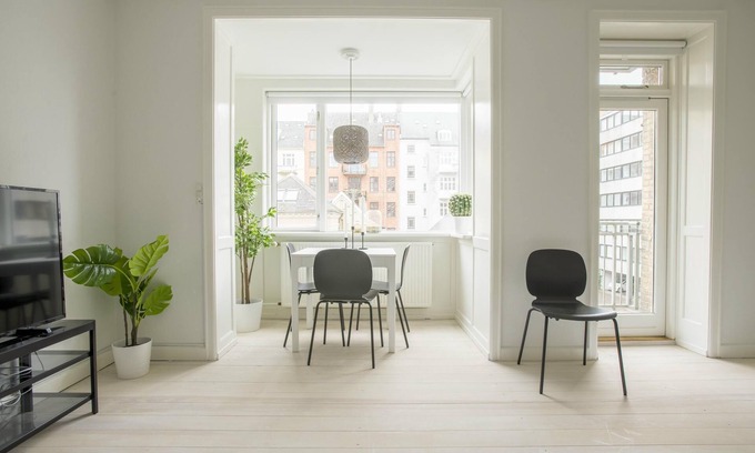 Frederiksberg C Apartment | Super 1-bed w/balcony in frederiksberg - 249