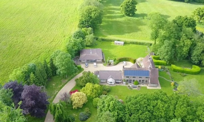Cranleigh House | Super 2000sq ft Self-Contained Guest House