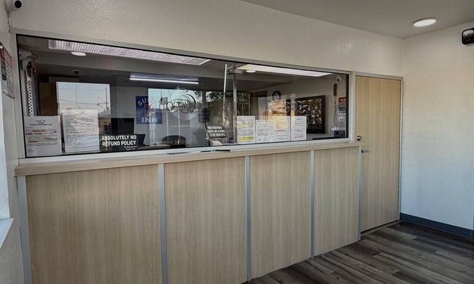 Oak Cliff Hotel | Super 7 Inn Dallas West Arlington