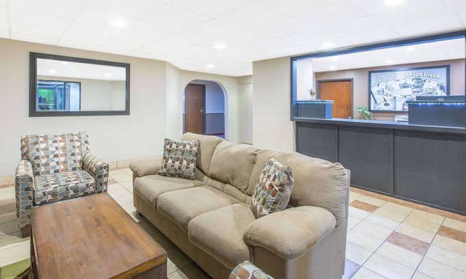 Belleville Hotel | Super 8 by Wyndham Belleville