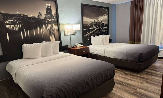 East Bloomington Hotel | Super 8 by Wyndham Bloomington/Airport