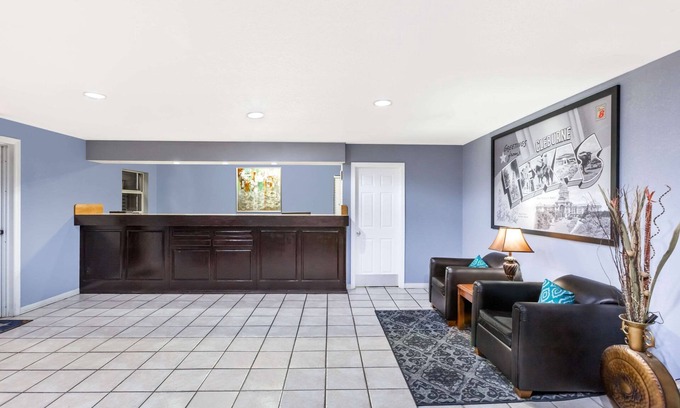 Cleburne Hotel | Super 8 by Wyndham Cleburne