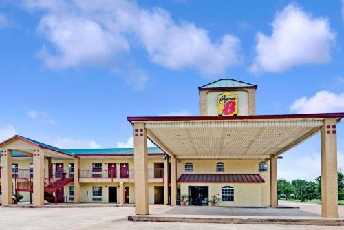 Dallas Hotel | Super 8 by Wyndham Dallas South