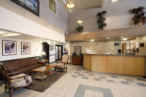 Dawson Creek Hotel | Super 8 by Wyndham Dawson Creek