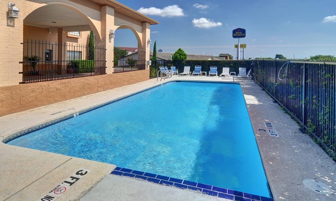 Decatur Hotel | Super 8 by Wyndham Decatur Texas
