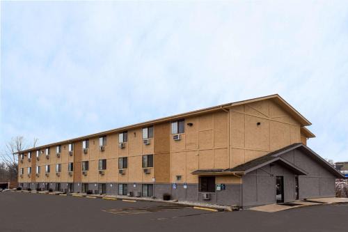 Dubuque Hotel | Super 8 by Wyndham Dubuque