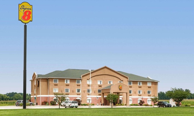 Grayville Hotel | Super 8 by Wyndham Grayville