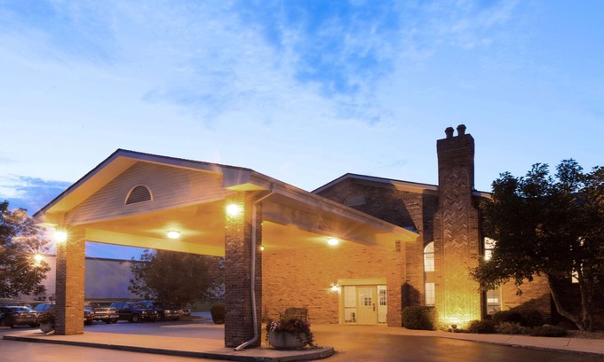 Greenfield Hotel | Super 8 by Wyndham Greenfield