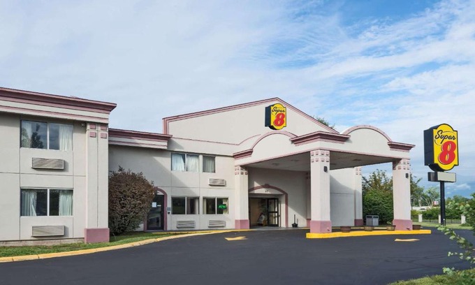 North Meadows Hotel | Super 8 by Wyndham Hartford