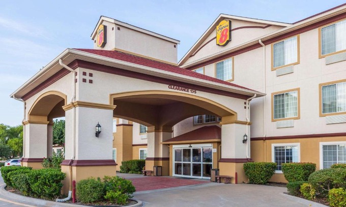 Hillsboro Hotel | Super 8 by Wyndham Hillsboro TX