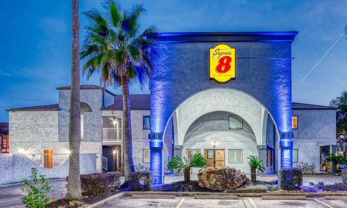Nassau Bay Hotel | Super 8 by Wyndham Houston/NASA