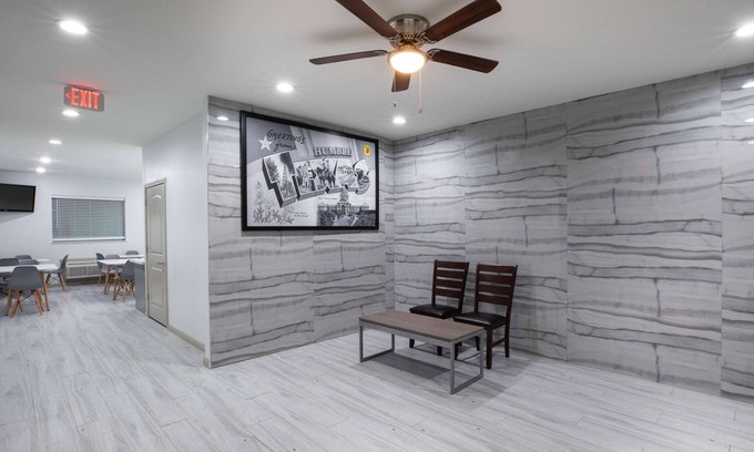Humble Hotel | Super 8 by Wyndham Humble/Fallcreek/Houston