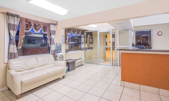 Jasper Hotel | Super 8 by Wyndham Jasper