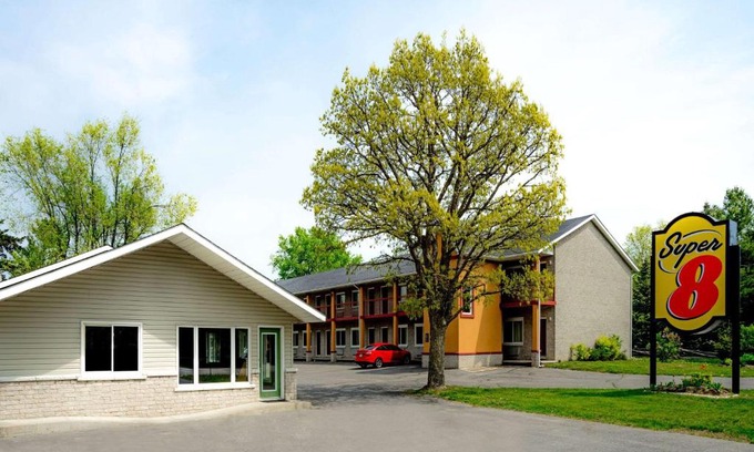 Kingston Hotel | Super 8 by Wyndham Kingston