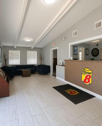 Lantana Hotel | Super 8 by Wyndham Lantana West Palm Beach