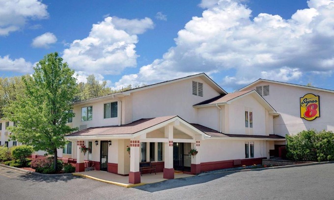 Newburgh Hotel | Super 8 by Wyndham Newburgh/West Point Stewart Intl Airport
