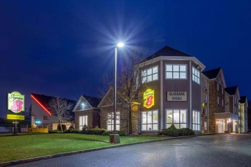 Ste. Foy Hotel | Super 8 by Wyndham Quebec City