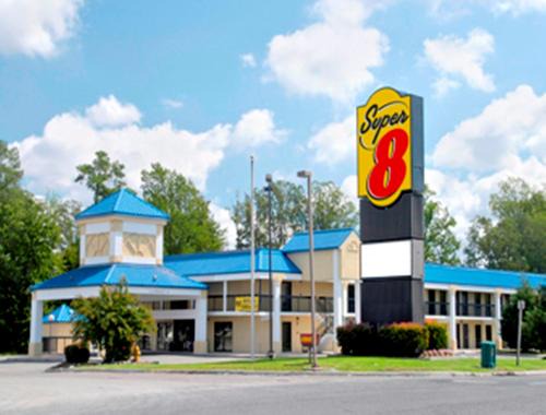 Ruther Glen Hotel | Super 8 by Wyndham Ruther Glen Kings Dominion Area
