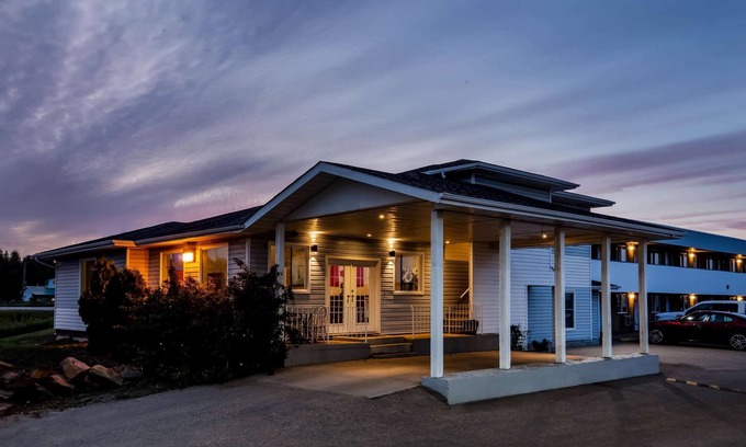 Smoky Lake Hotel | Super 8 by Wyndham Smoky Lake