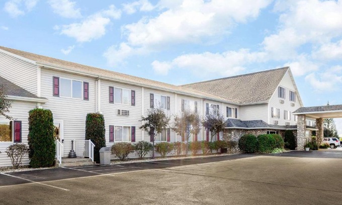 St Ignace Hotel | Super 8 by Wyndham St. Ignace