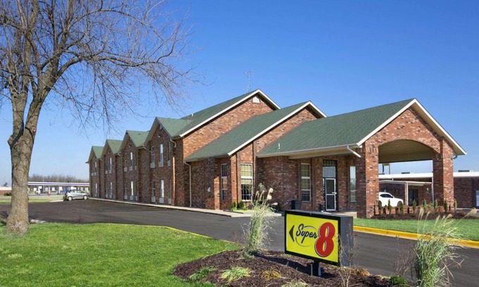Strafford Hotel | Super 8 by Wyndham Stafford/Springfield Area