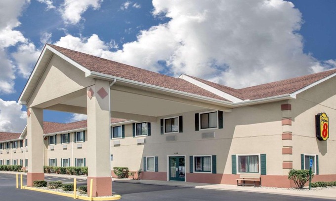 Three Rivers Hotel | Super 8 by Wyndham Three Rivers