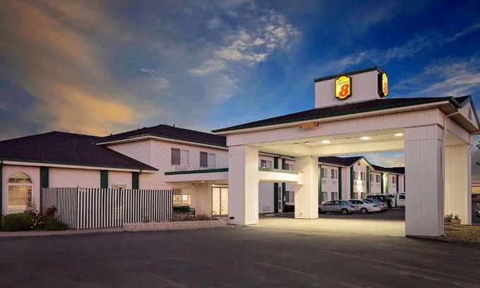 Battle Mountain Hotel | Super 8 by Wyndham Battle Mountain