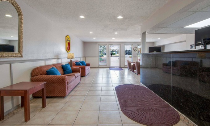 College Station Hotel | Super 8 by Wyndham College Station