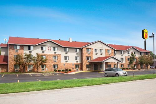 Fairview Heights Hotel | Super 8 by Wyndham Fairview Heights-St. Louis