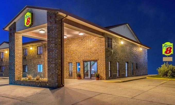 Wa Keeney Hotel | Super 8 by Wyndham Wakeeney