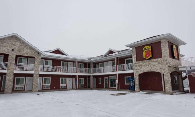 Watrous Hotel | Super 8 by Wyndham Watrous