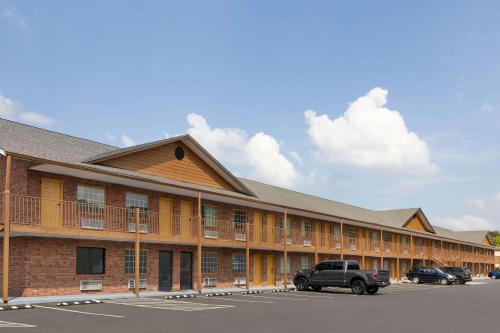 Whites Creek Hotel | Super 8 by Wyndham Whites Creek/Nashville NW Area
